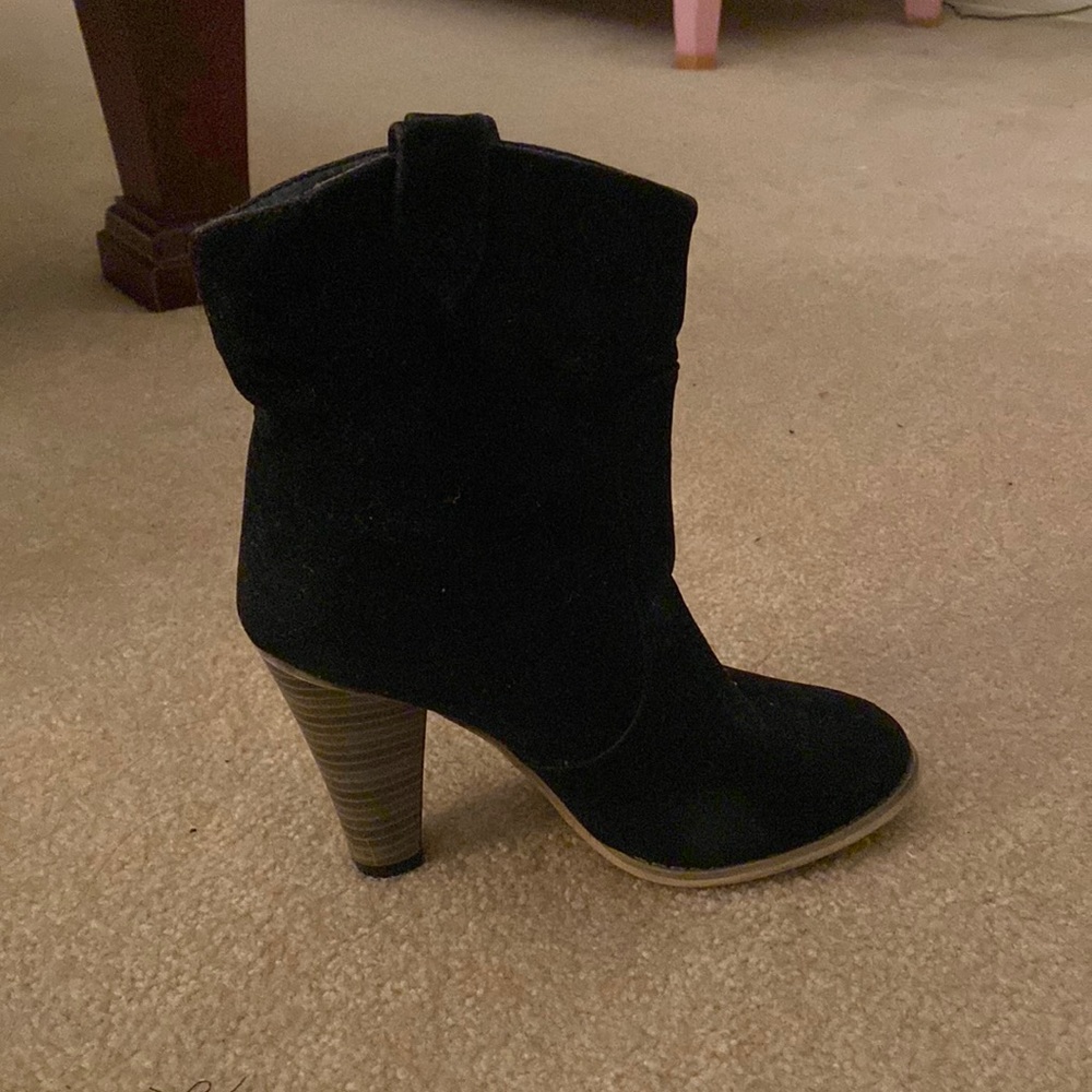 Beautiful heeled black boots size 6